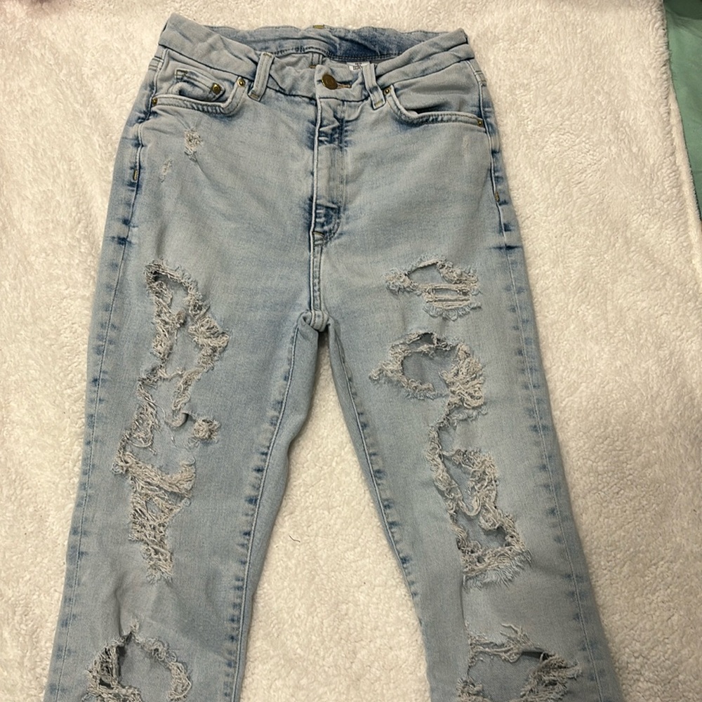 High waist ankle length distressed light blue denim jeans